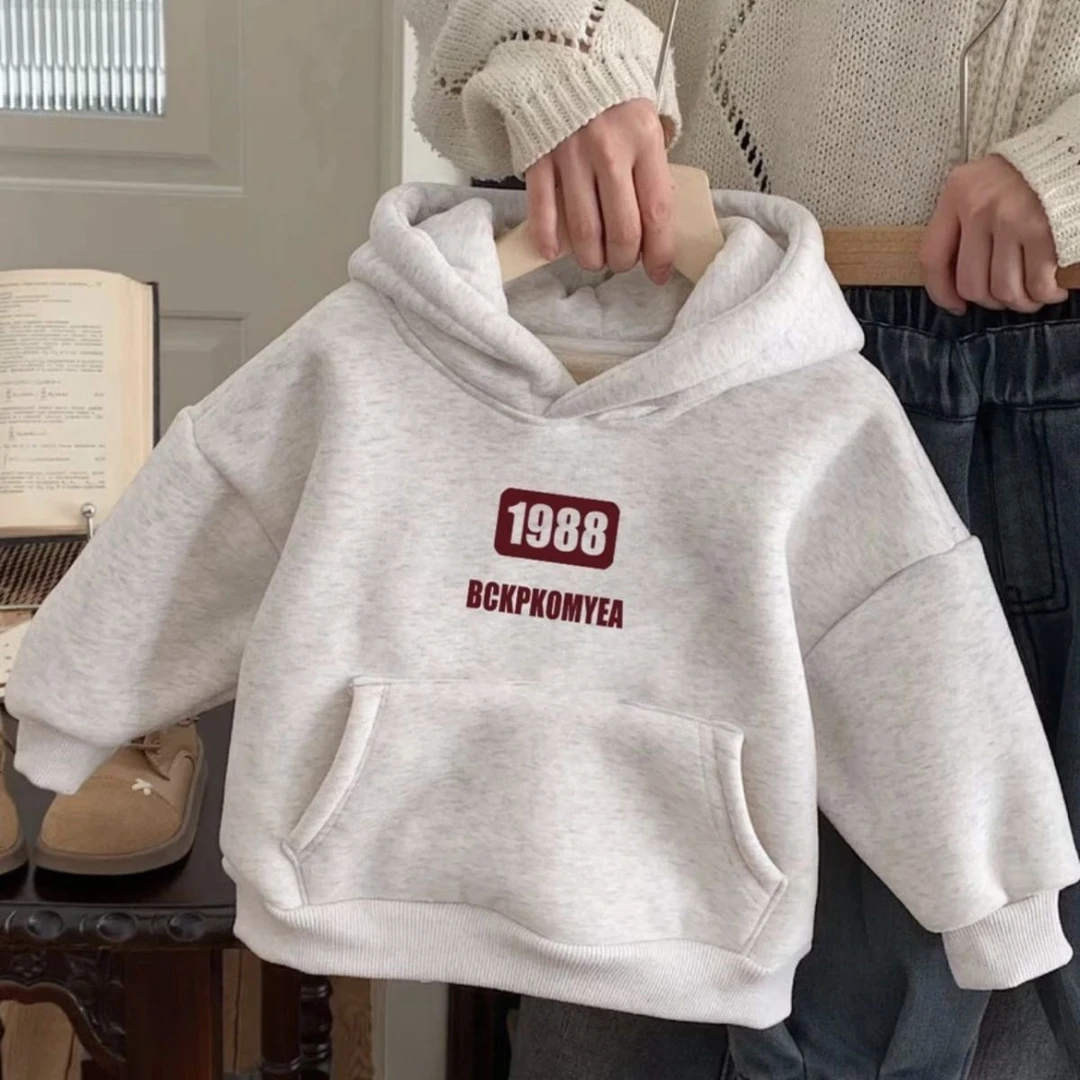 韩版冬季男女童新款卫衣儿童字母连帽加绒加厚奶灰色洋气套头上衣
