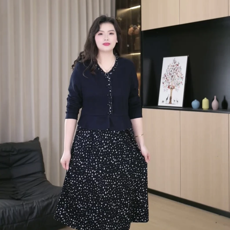 胖依依大码女装气质V领印花显瘦假两件洋气时尚显瘦连衣裙230756