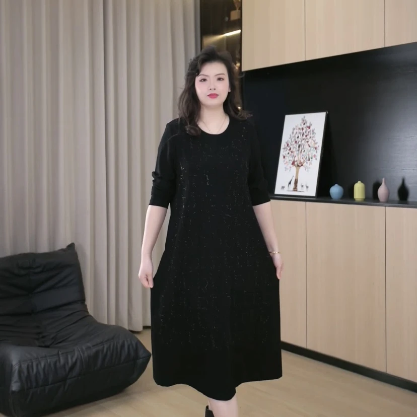 胖依依大码女装2024烫钻连衣裙时尚简约百搭圆领裙子ZB5834长袖