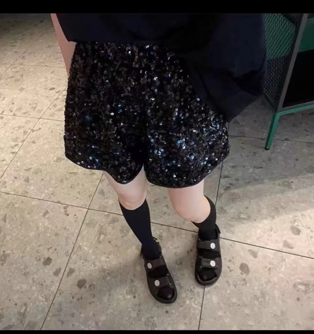 时尚百搭亮片短裤