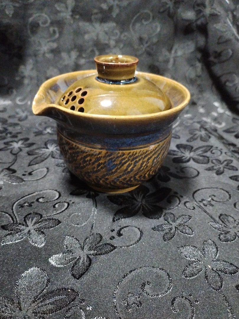 纯手工纯土陶粗陶精制，盖碗，水容量210毫升左右