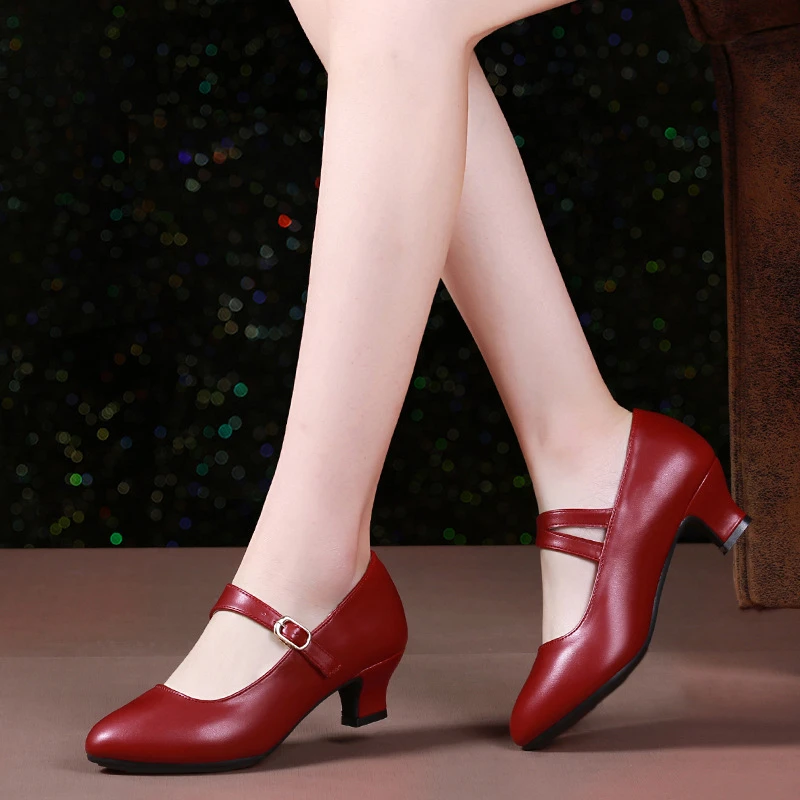 软皮广场舞鞋舞蹈鞋低跟交谊舞鞋女软底新款摩登舞鞋红色高跟舞鞋