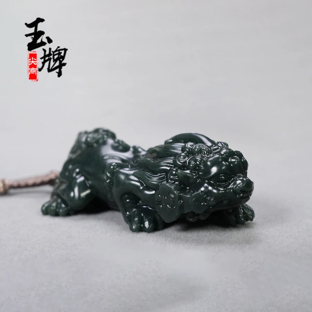 玉牌尖商天然和田玉青玉山海经版貔貅手把件