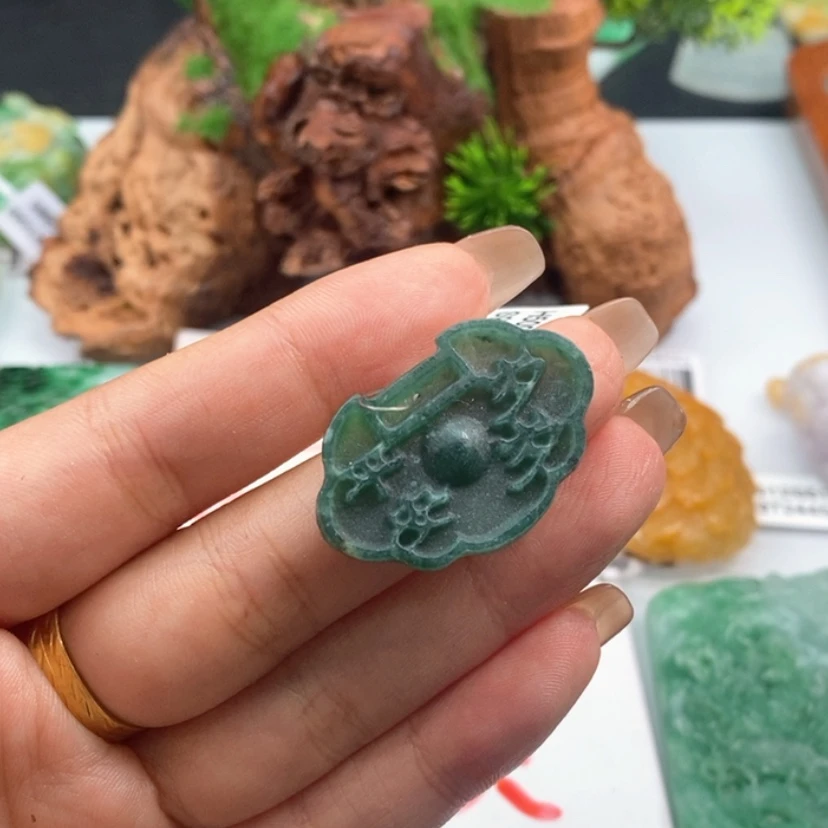 【闪购商品】翡翠颈饰未镶嵌