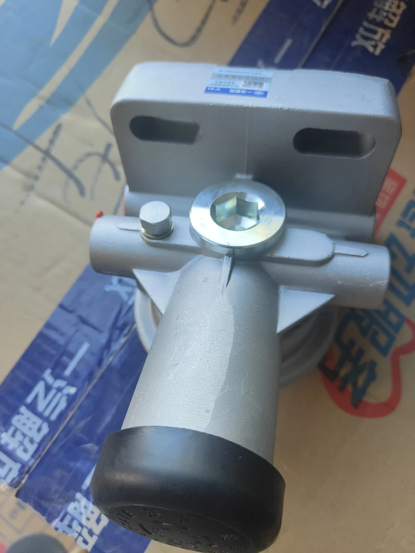 原厂J6手油泵底座 分出油口