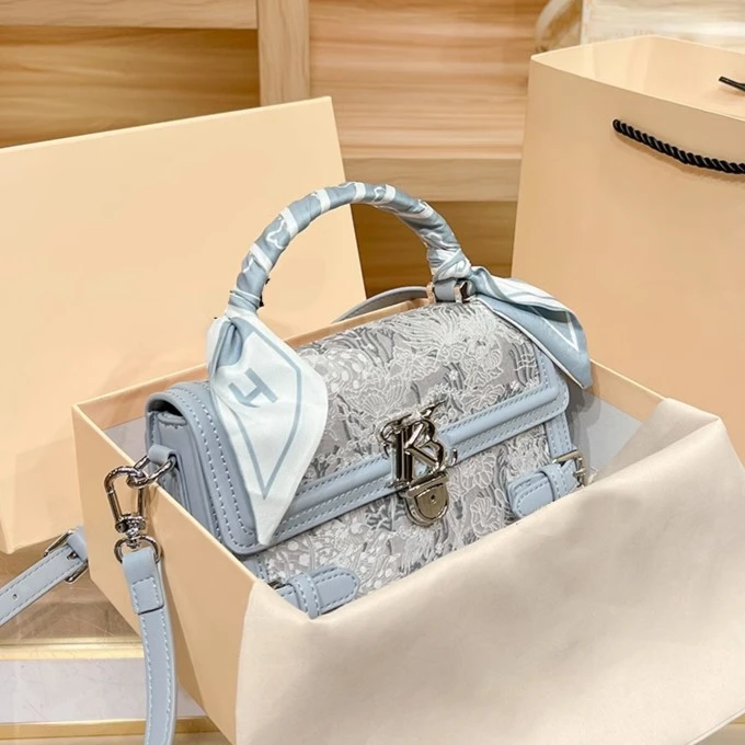 女包轻奢品牌百搭包包高档大气单肩斜挎包女士重工质感手提小方包