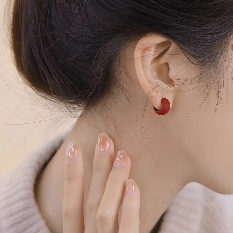 铜合金耳饰 红色复古洋气小巧精致耳圈女秋冬新款设计感喜庆新年