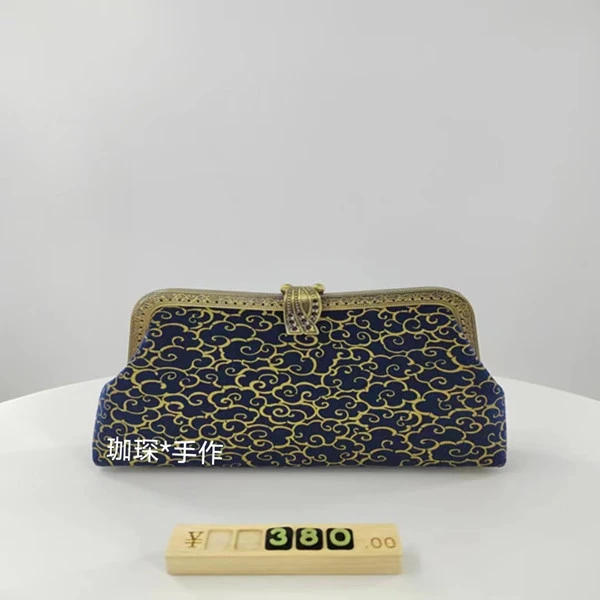 珈琛烫金 藏青色祥云 20cm叶子头针孔口金包