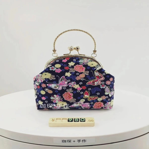 珈琛烫金蝶恋花 16cm半圆无孔单手提口金包