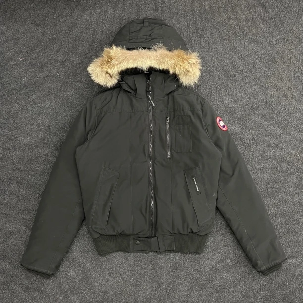 Canadagoose加拿大鹅/重工徽标连帽羽绒服/98新/尺码S/公价1.8W