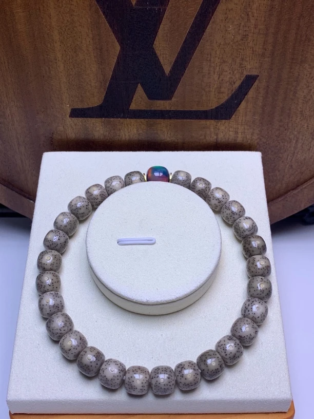 籽木星核出品灰冰糯冰星点货定制版9*8手串