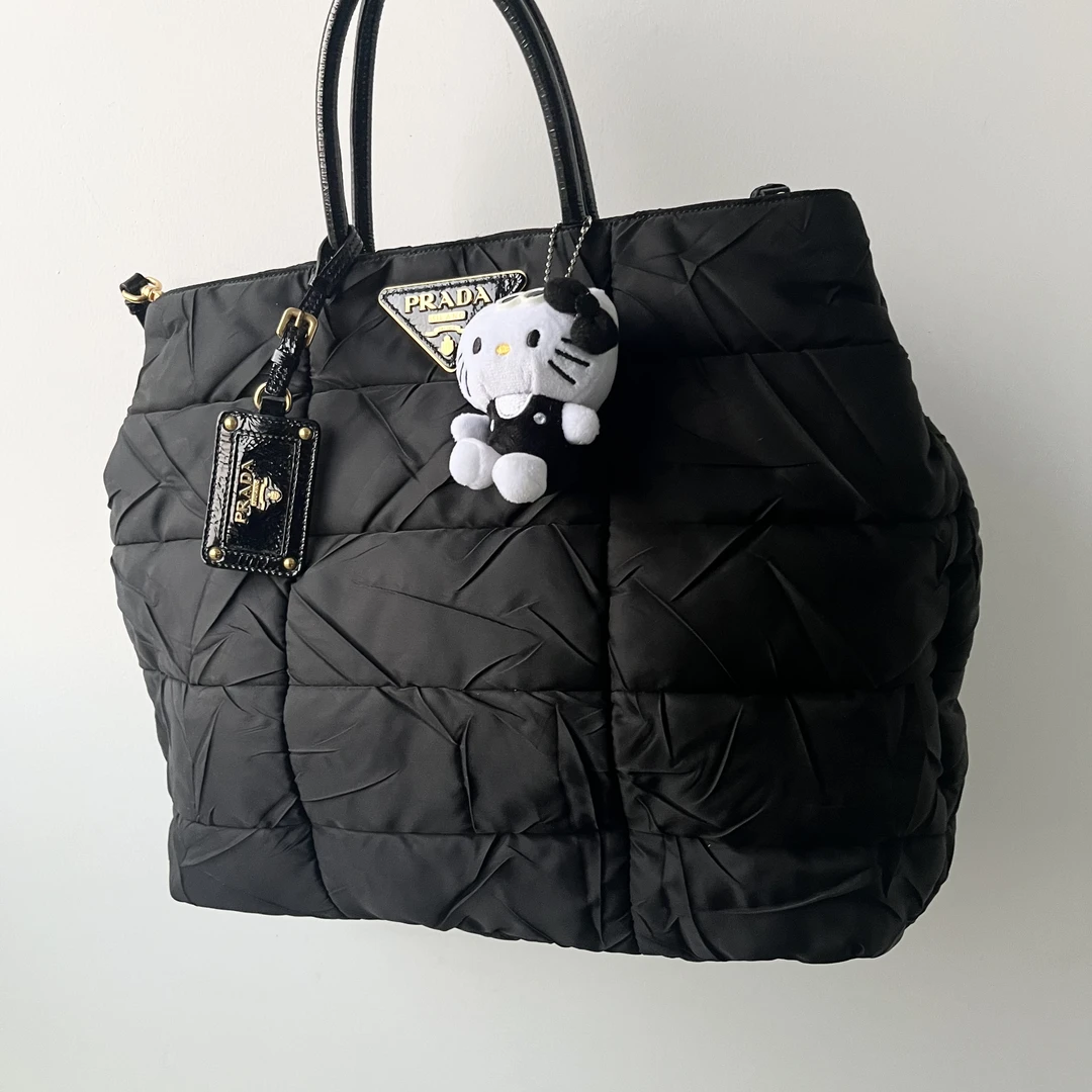 95新 Prada/普拉达 黑金降落伞泡芙托特单肩斜挎包