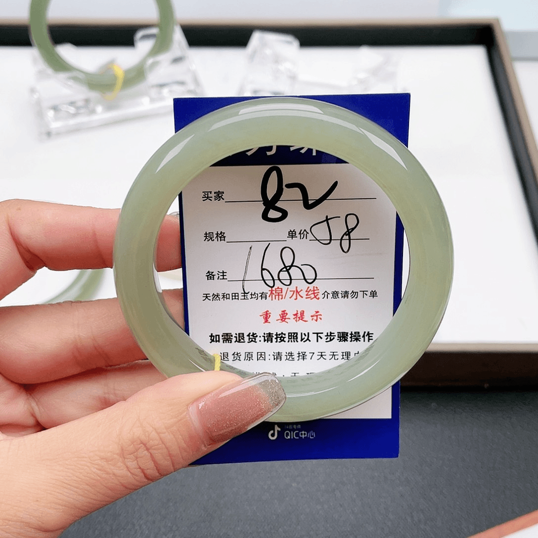 和田玉手镯未镶嵌
