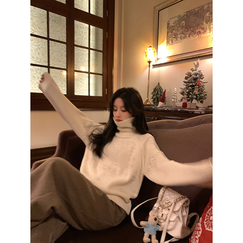 范智乔 12/29pm8:00「冬日物语」雪花肌理高领宽松针织保暖毛衣