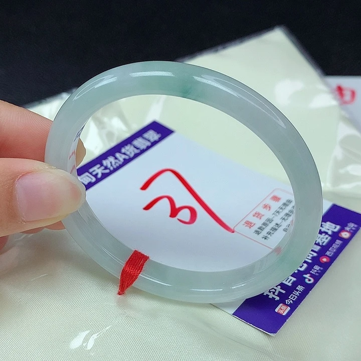 【闪购商品】翡翠手镯（贵妃镯）未镶嵌33。