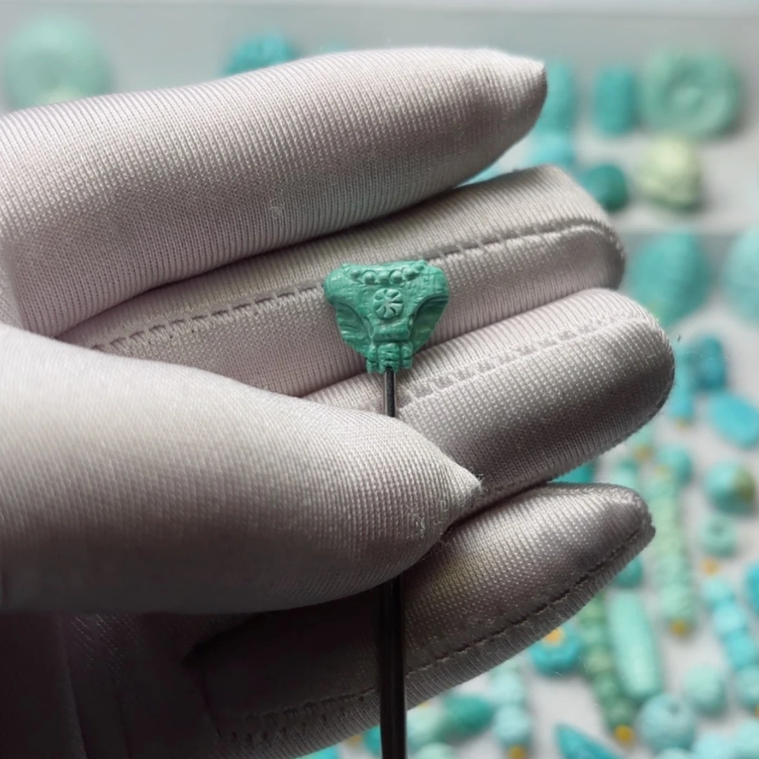 【闪购商品】绿松石雕件未镶嵌秃****]