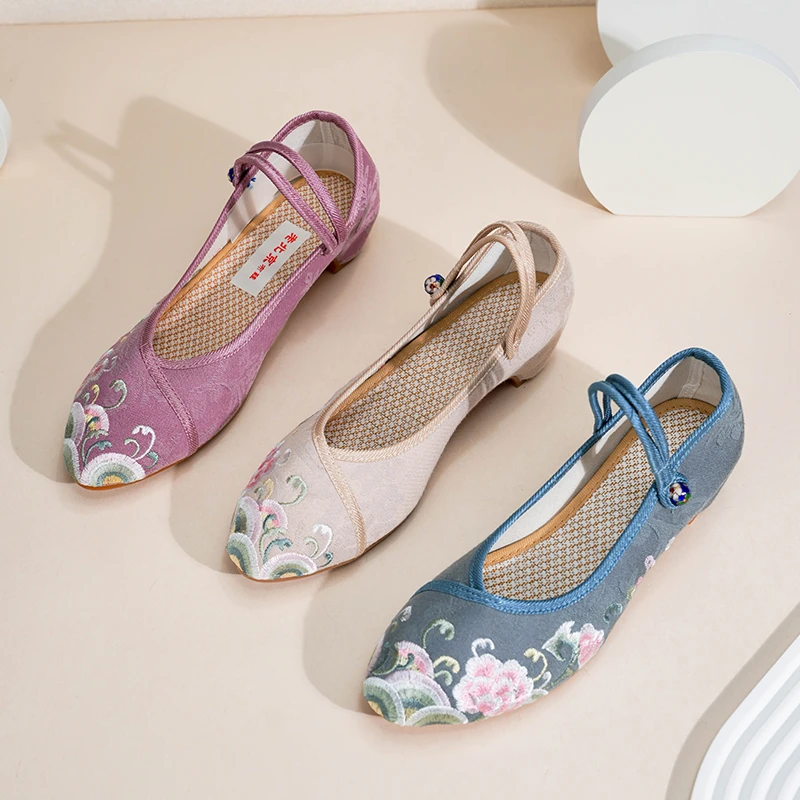 新款软底国风刺绣透气老北京布鞋526-8绣花鞋夏季中国风古风复古