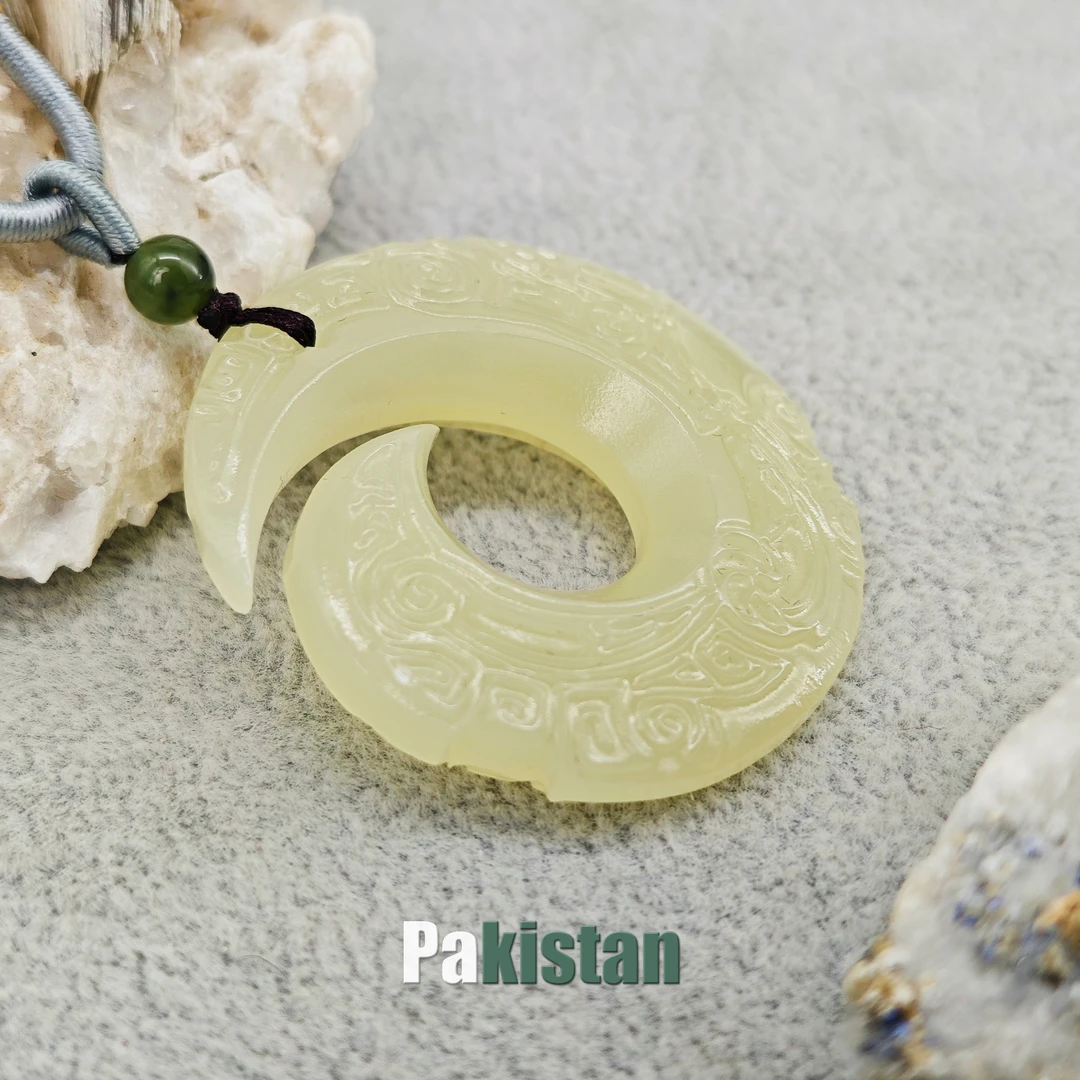 巴玉时来运转冰黄双面纹饰吊坠/NYXF-BYDZ-27