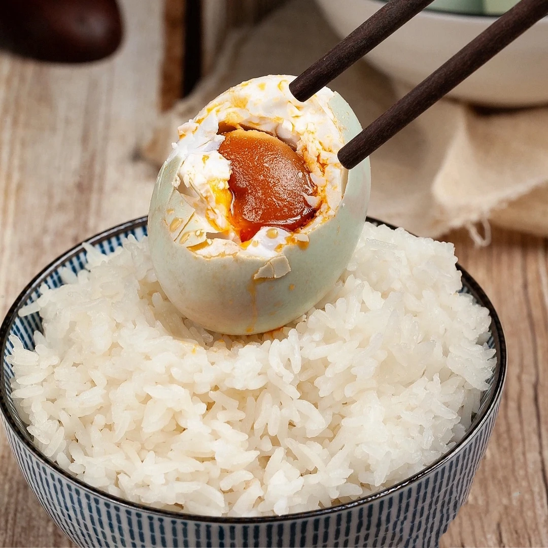 费丰咸鸭蛋12枚装黄泥古法腌制多油起沙真空包装开袋即食工厂直发