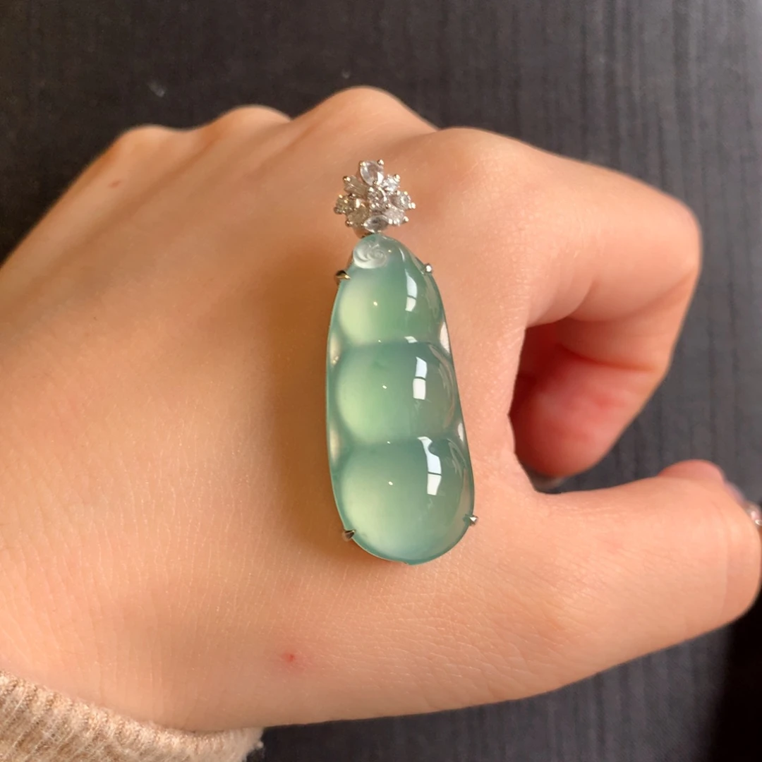 翡翠颈饰18K金镶嵌天然翡翠