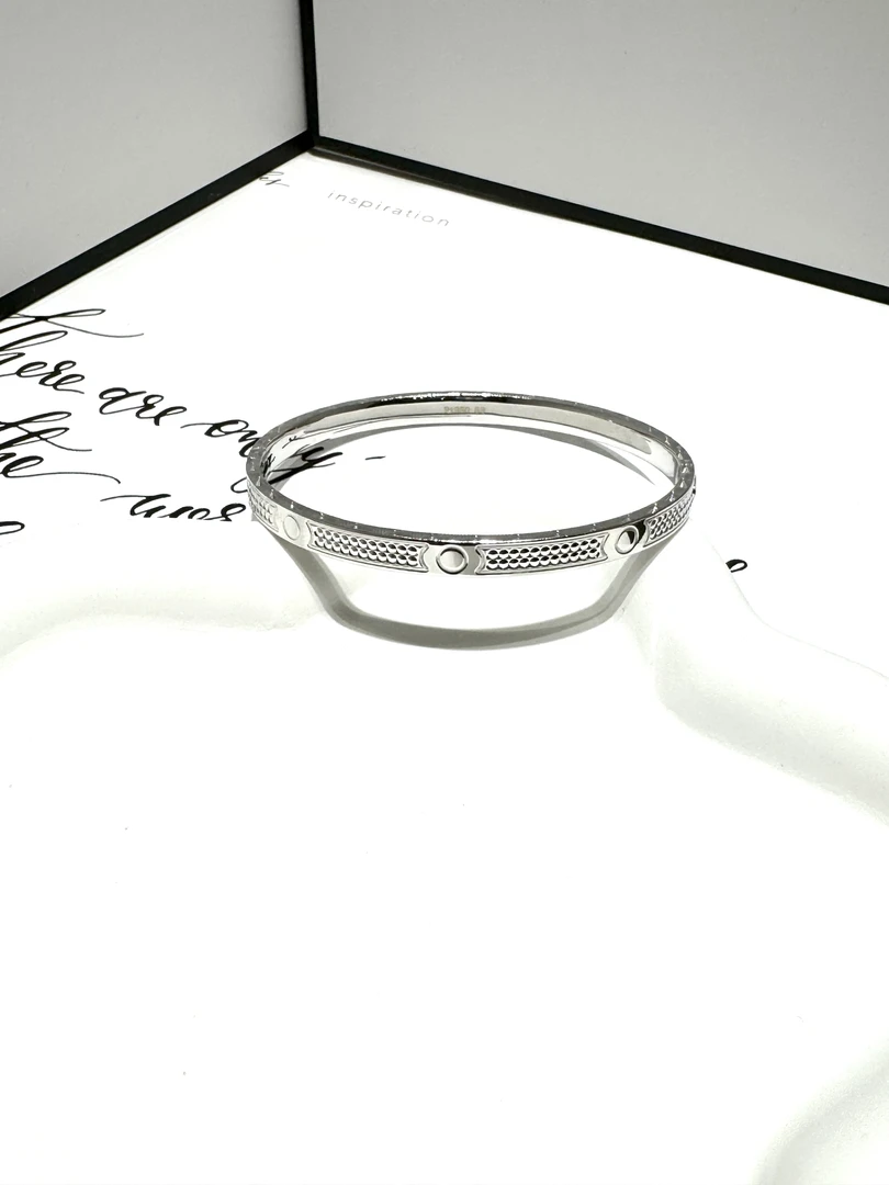 柴尔德珠宝铂金Pt950  双开款   圆饼卡家贵妃开口手镯 18.48克