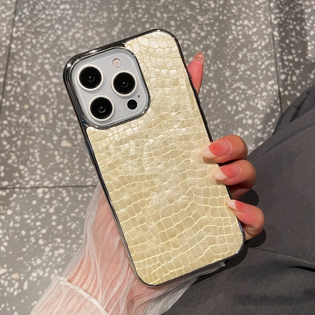 黄色立体鳄鱼皮纹适用苹果15pro手机壳网红男女款高端电镀奢华ins