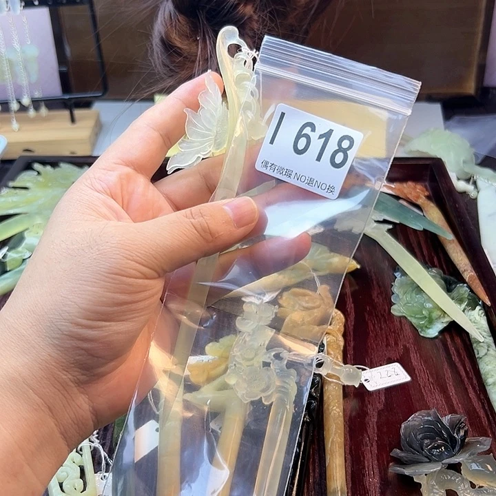 蛇纹石玉发饰合金人****见