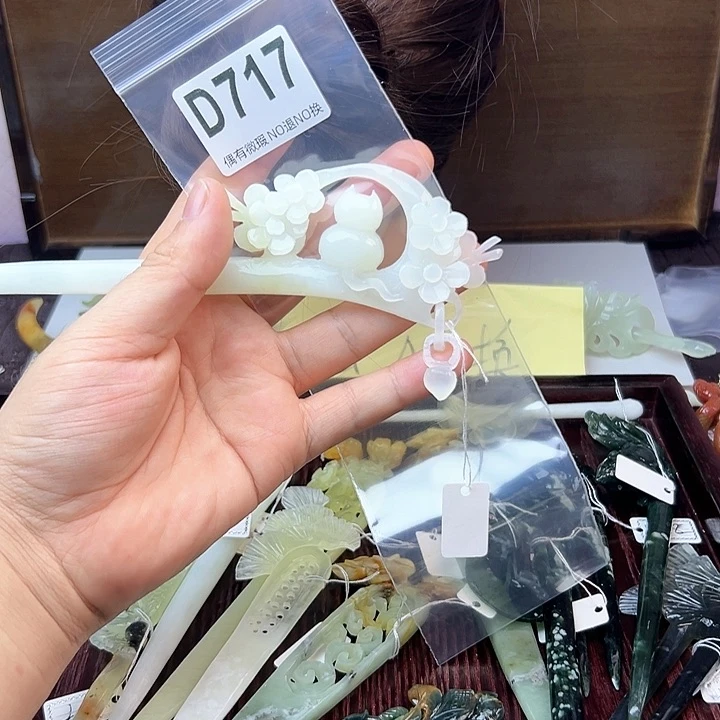蛇纹石玉发饰合金暴*熊