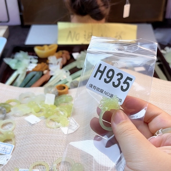 蛇纹石玉发饰合金小*君