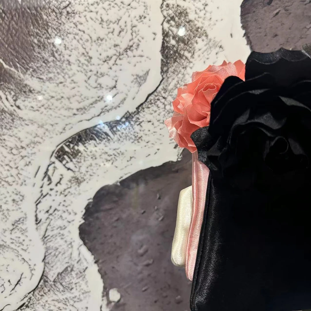 「松烟入墨」三色缎面花朵包