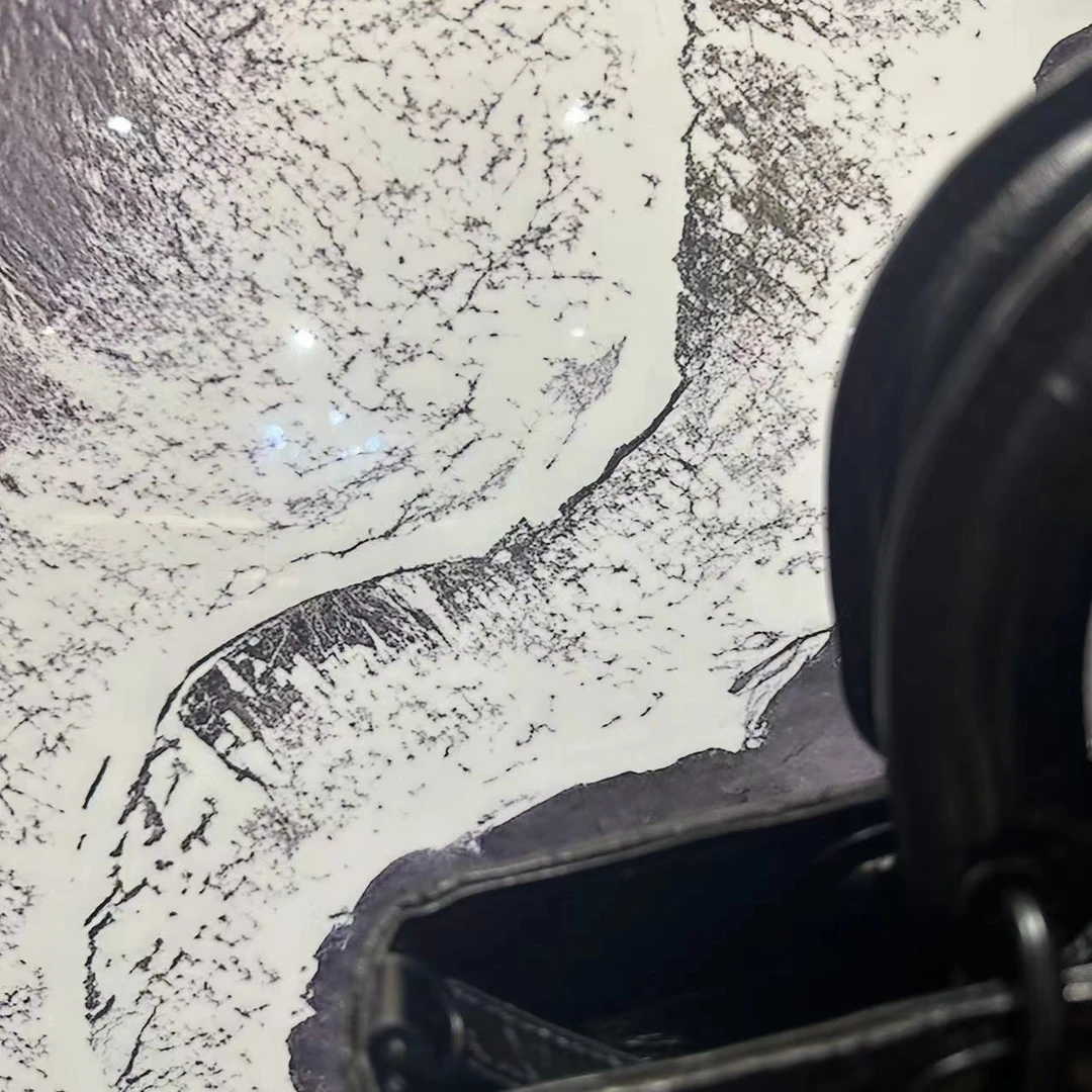 「黑茶冰沙」26cm褶皱斜挎包