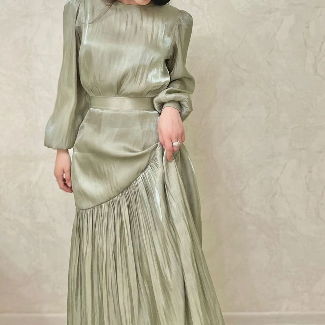 2025秋季新款时尚气质高级感系带褶皱A字连衣裙千金风欧式连衣裙