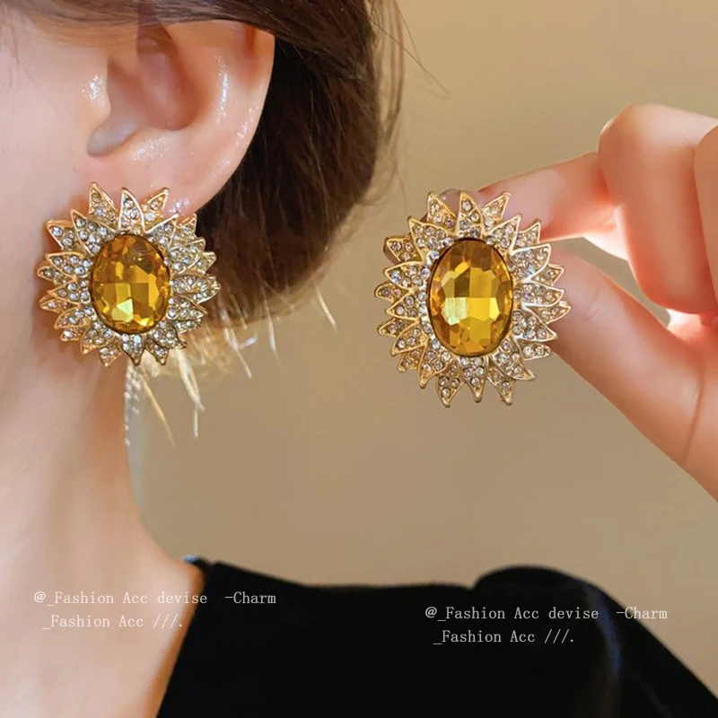 铜合金合成锆石耳饰 金色镶钻耳钉小众简约时尚耳环气质轻奢耳饰