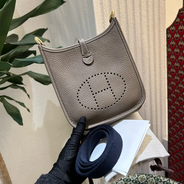 99新 Hermes/爱马仕 大象灰金扣mini evelyne斜挎包