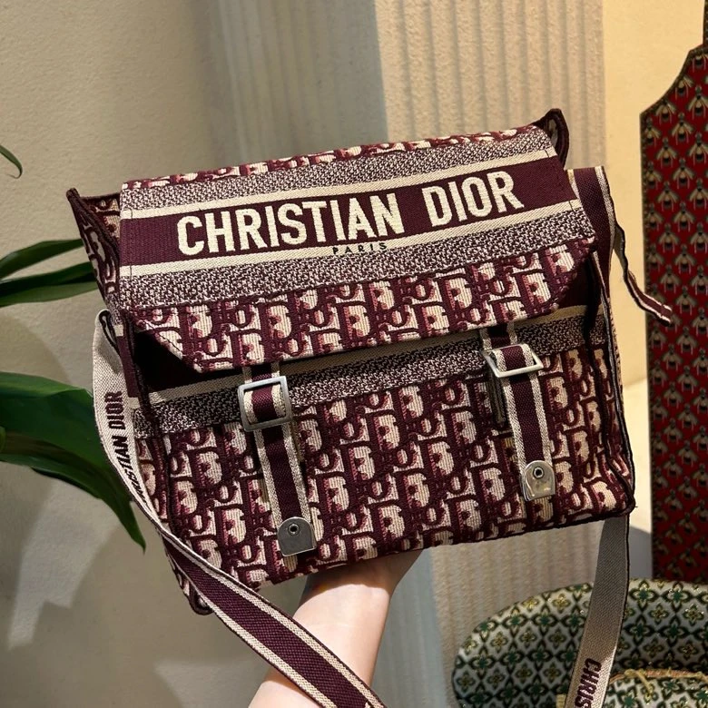 99新 DIOR/迪奥 红色老花中号邮差斜挎包