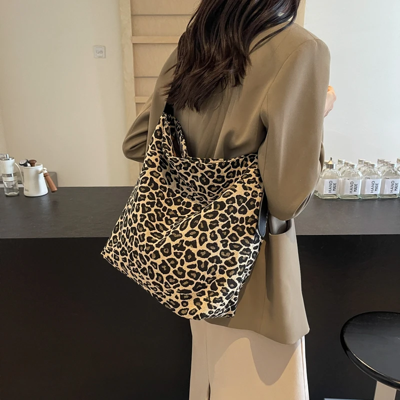 小众欧美复古时尚豹纹帆布包女包新款大容量通勤单肩斜挎包托特包
