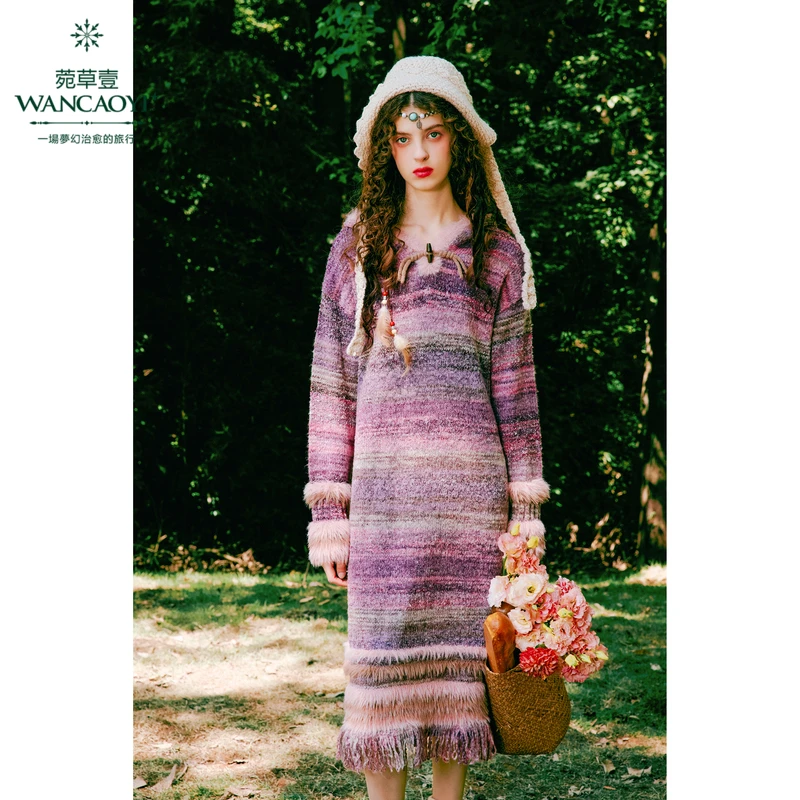 菀壹2025冬季新气质款长袖针织休闲复古加厚保暖连衣裙Q08021459
