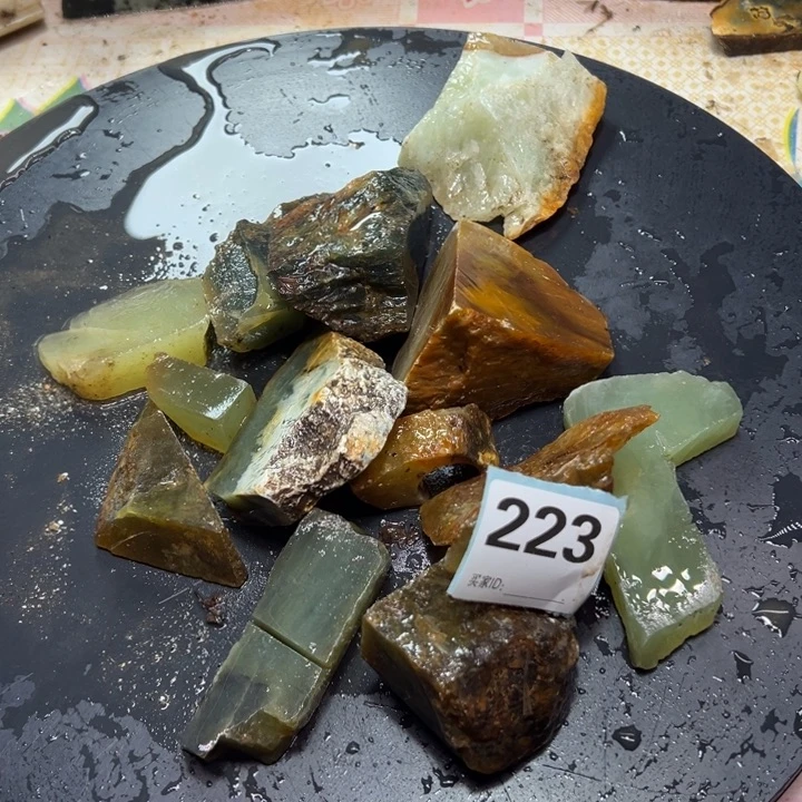 蛇纹石玉珠宝奇石未镶嵌