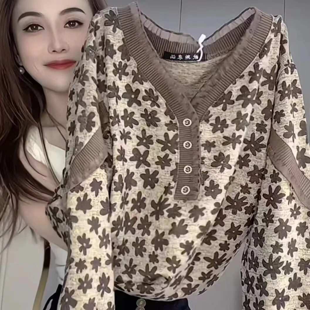 网红爆款时尚气质V领长袖碎花打底衫女秋冬新款宽松减龄长袖小衫