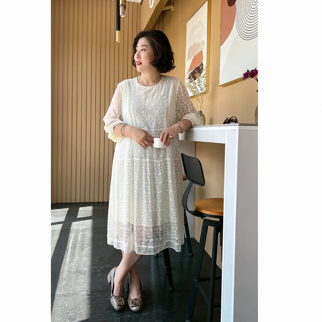 【金典女人服饰】刺绣真丝气质中长款连衣裙 圆领百搭时尚连衣裙560