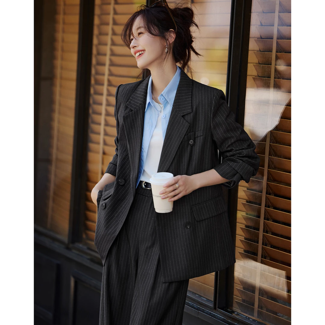 沫晗依美西装2025秋季通勤宽松时髦老钱风设计感高级上衣外套2579