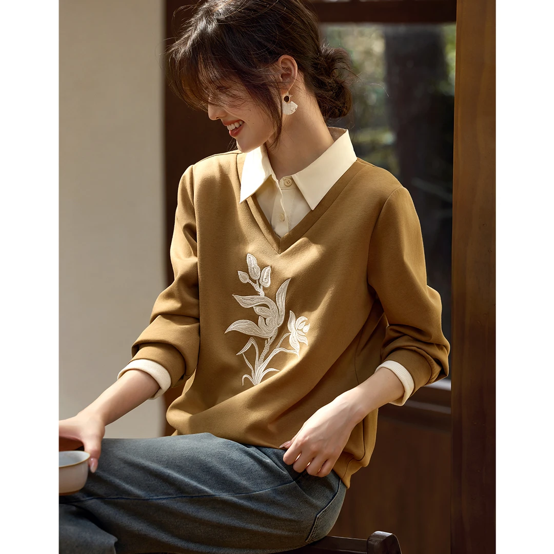 XWI/欣未2025秋时尚撞色印花卫衣优雅精致撞色假两件刺绣印花3076