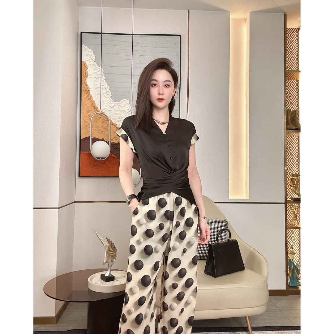 慕兰繁浮夏季新款气质慵懒绑带缎面上衣+波点裤两件套ML-245300