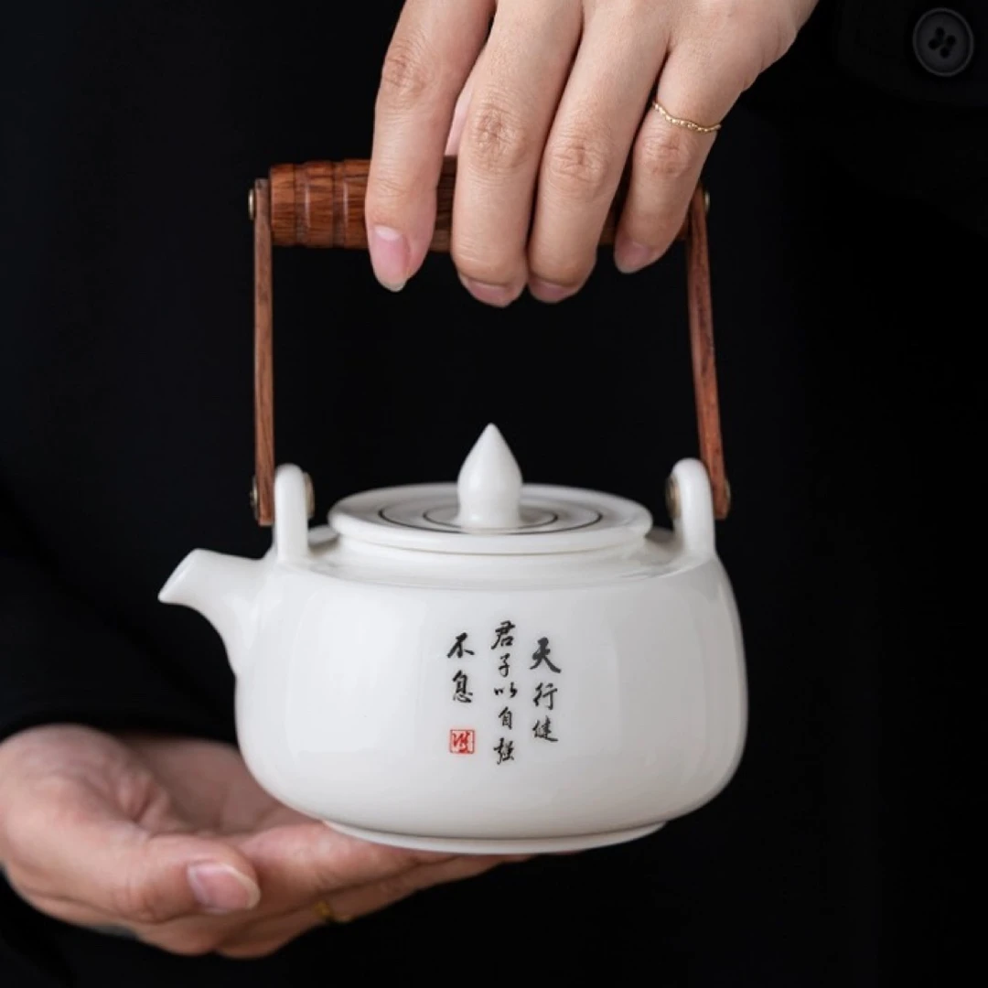 羊脂玉瓷家用功夫茶壶单壶高档描金创意国潮木质手把提梁壶手抓壶