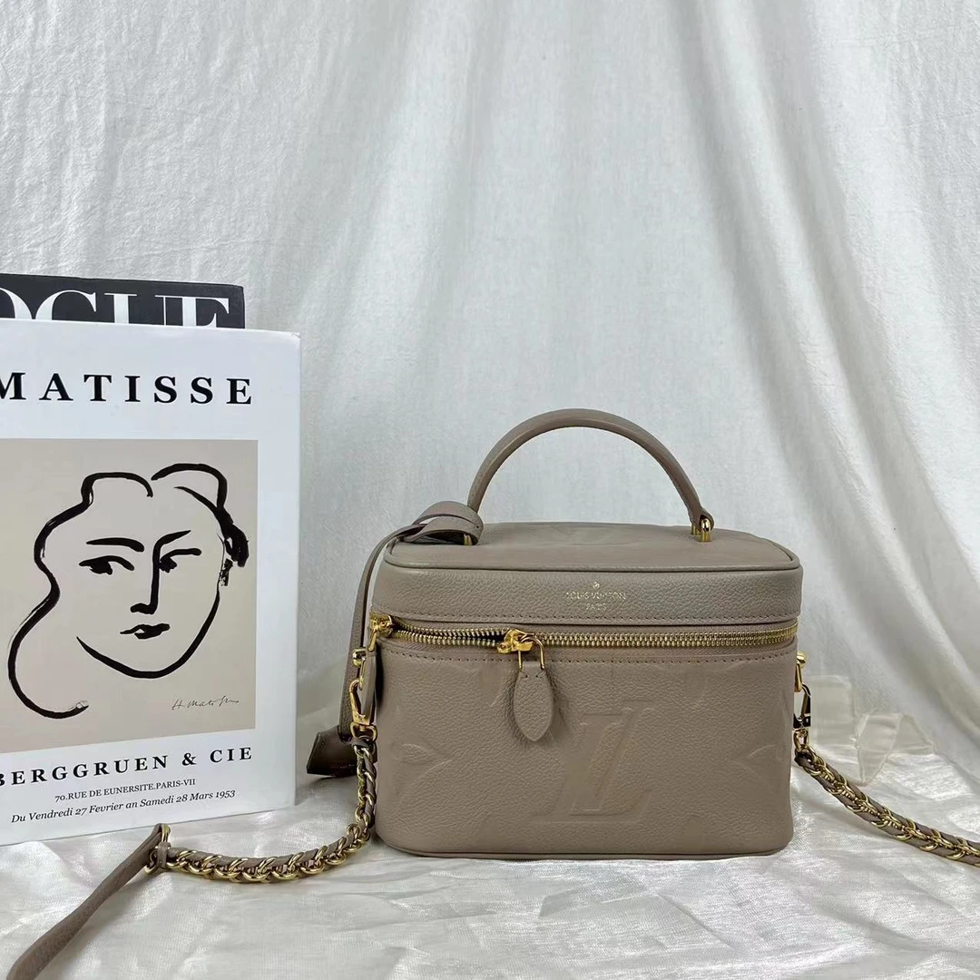 99新 LouisVuitton/路易威登 大象灰化妆包