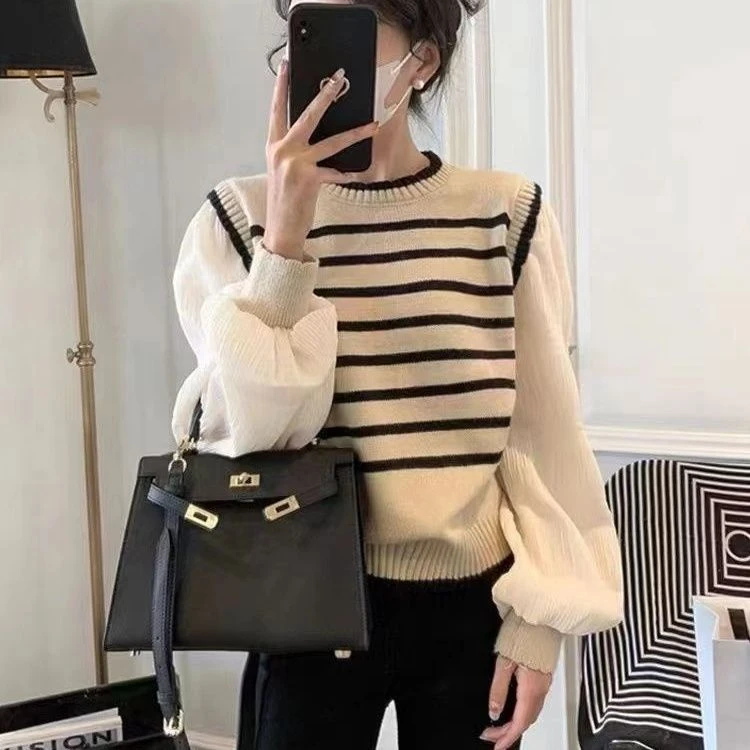 春季新款拼接条纹假两件针织衫女早春减龄泡泡袖宽松毛衣女装上衣