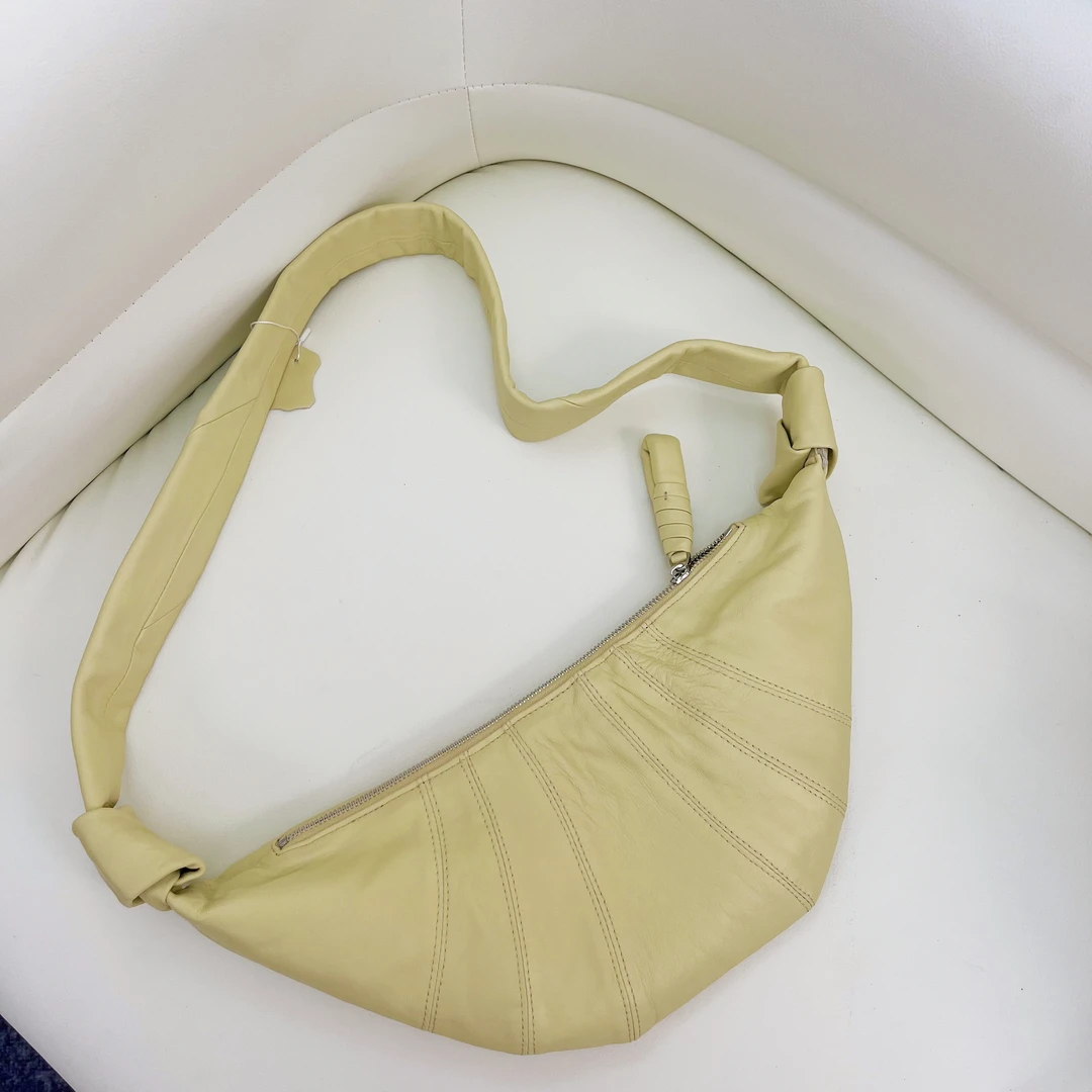 羊皮通勤可颂牛角包斜挎大包休闲百搭