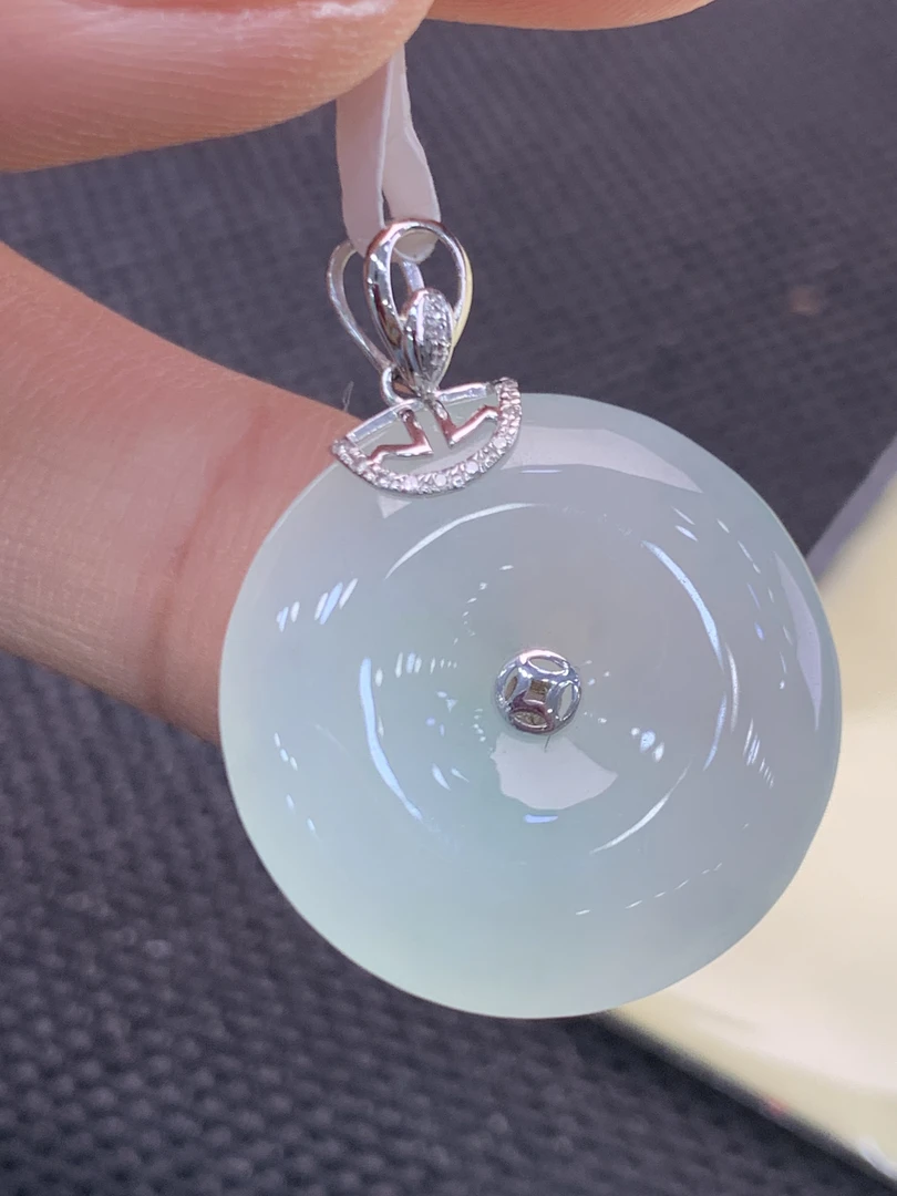 18k天然缅甸翡翠冰种平安扣