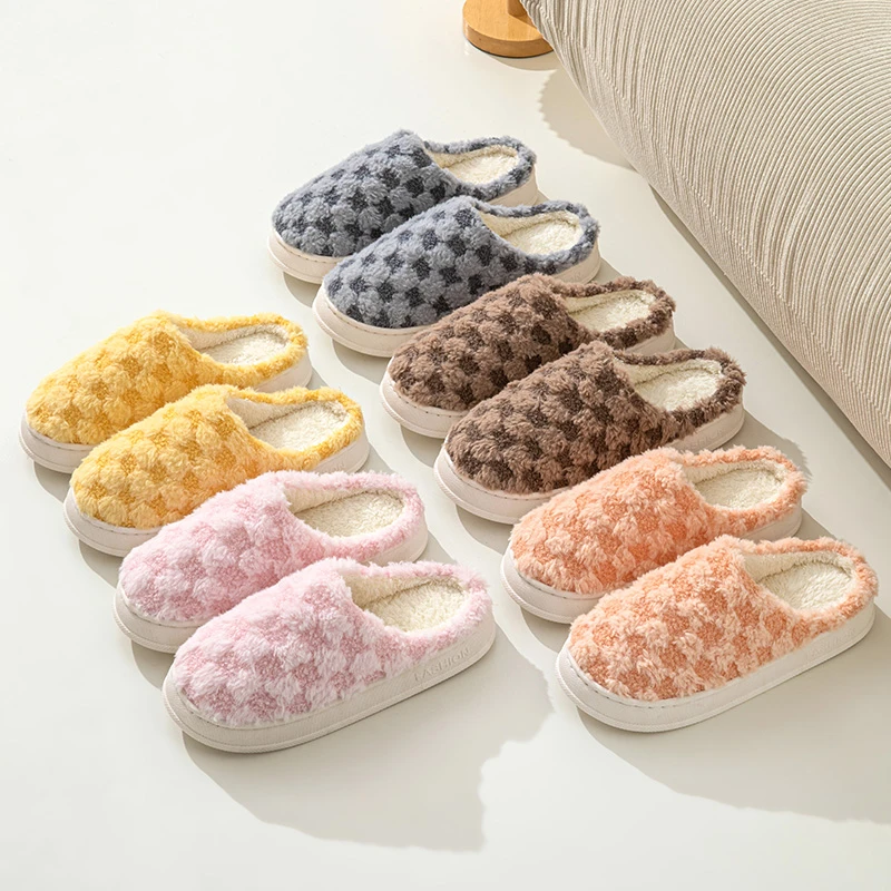 【在县场甄选】秋冬新款情侣棋盘格云朵绒棉拖鞋M003