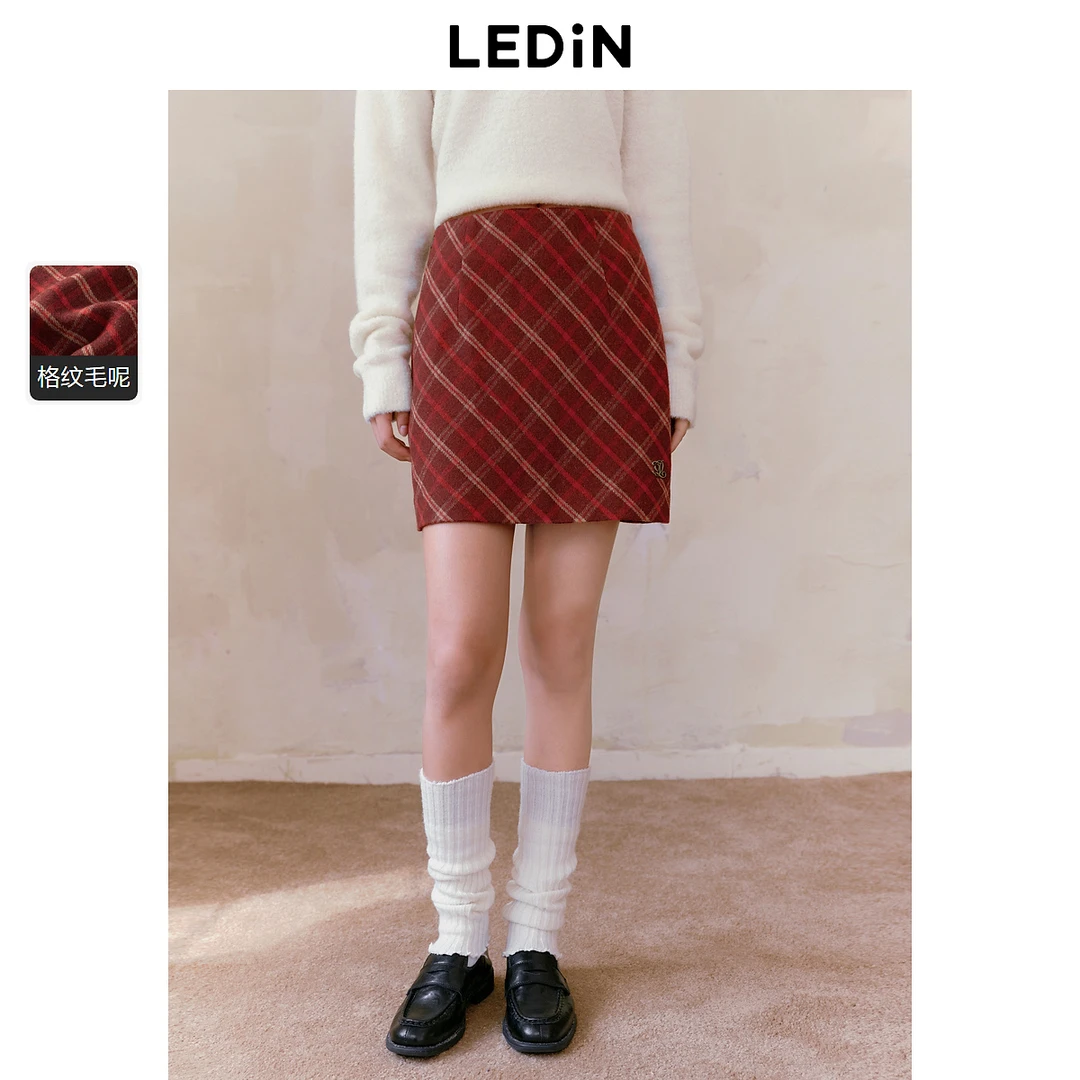 【新品】乐町红色格纹半身裙24冬新款A字裙字母标圣诞氛围直筒短裙